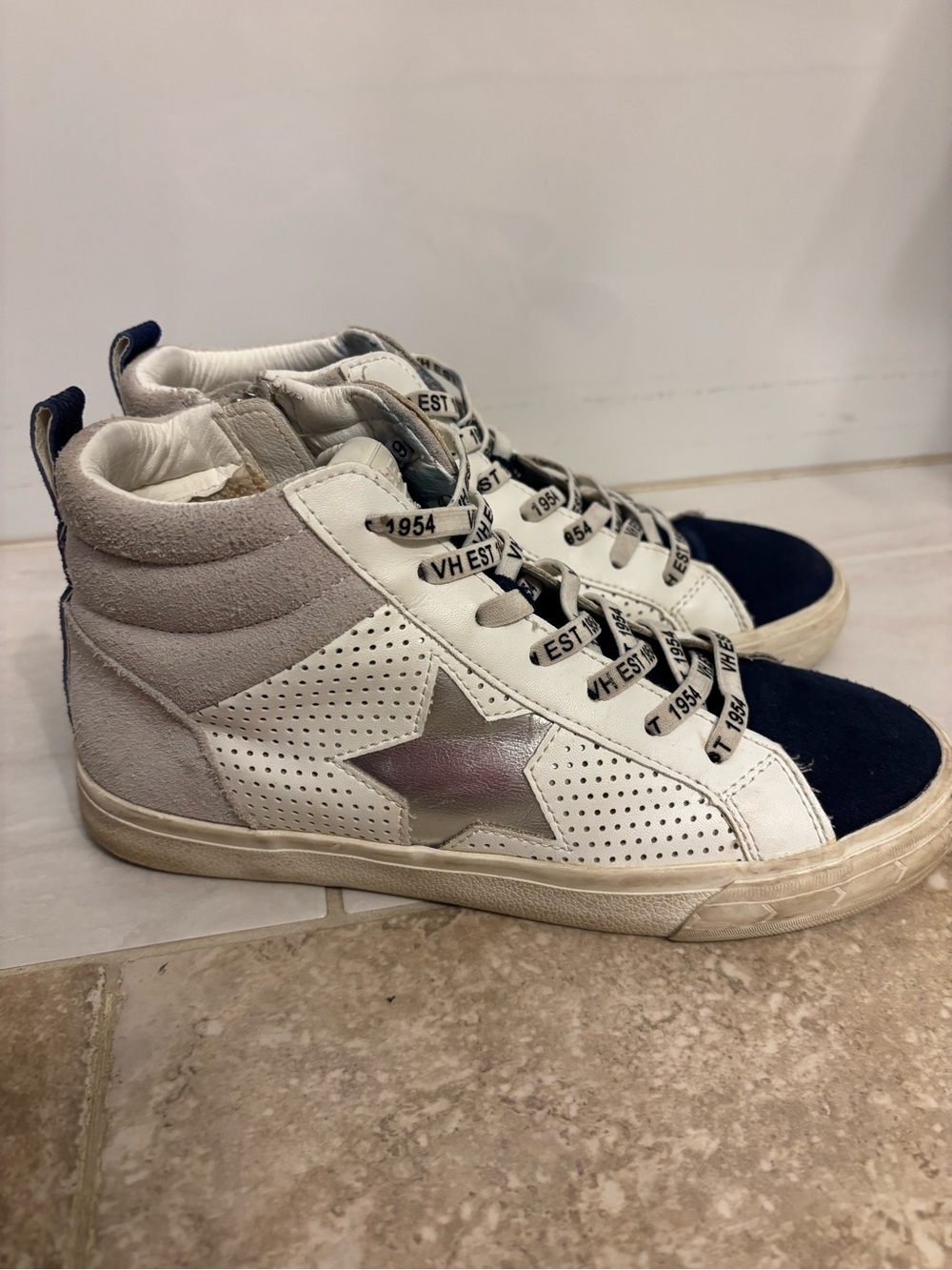 Vintage Havana White and Navy Leather Lace-Up Sneakers